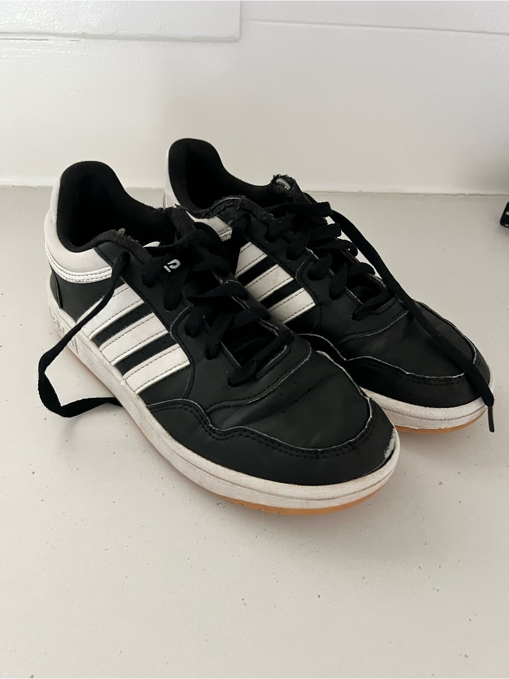 adidas Kids Black & White Court Sneakers Size US 4 Youth